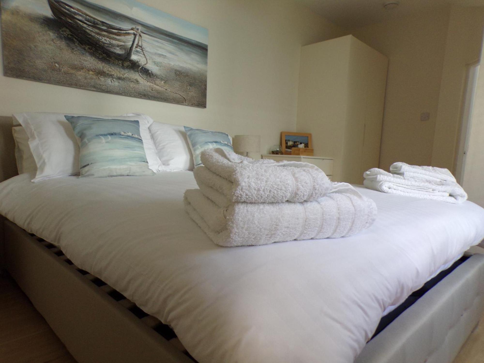 3Thedome - Luxury Ground Floor Apartment Opposite The Beach, Barton On Sea Eksteriør billede